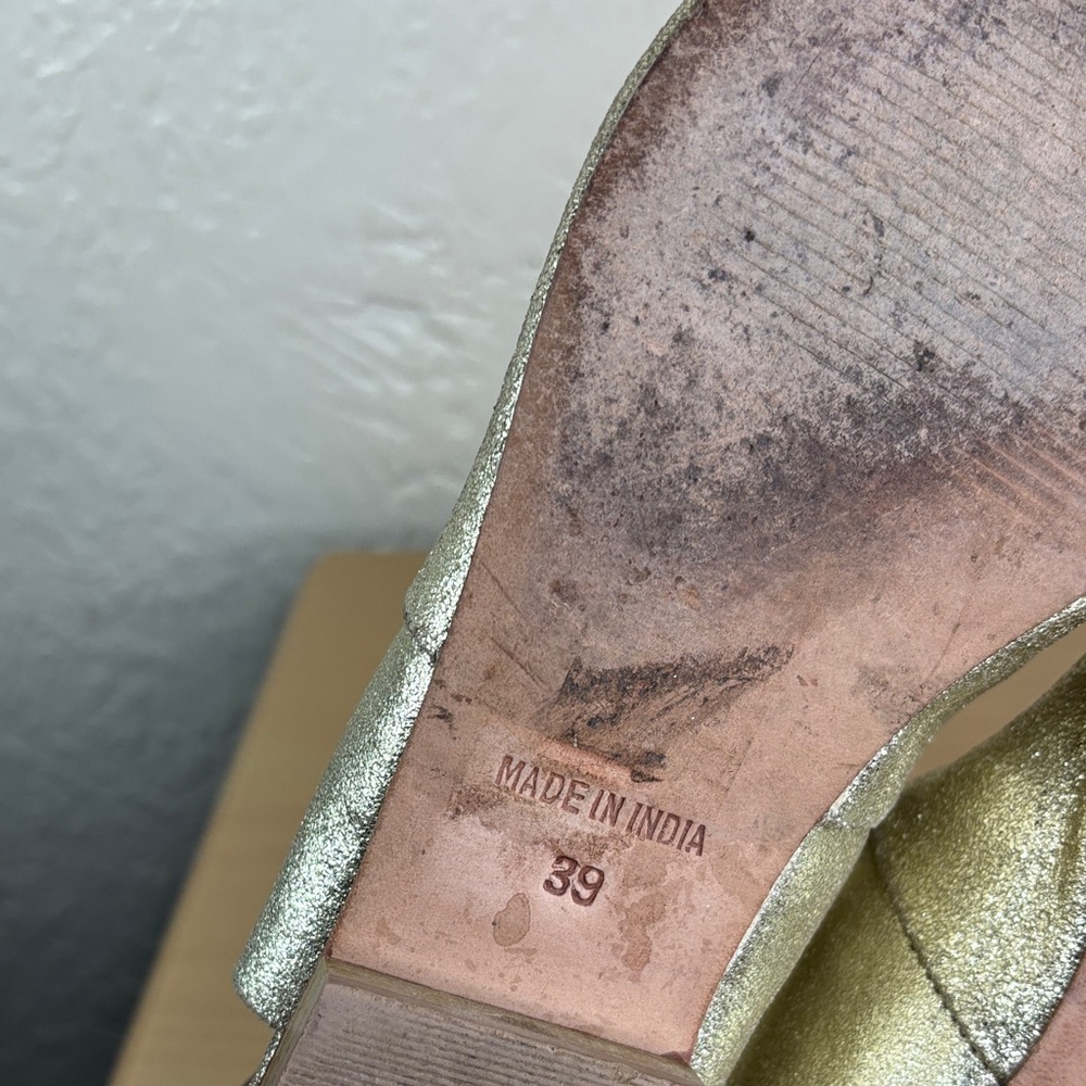 Shimmering gold leather free people sandal - Picture 5 of 9